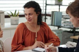 Familias monoparentales: todas las ayudas y beneficios que pueden marcar la diferencia