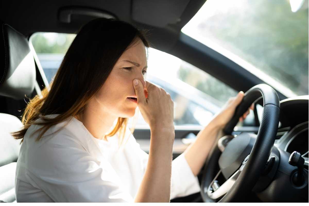 ¿Tu coche huele a gasolina al parar?¿Tu coche huele a gasolina al parar?