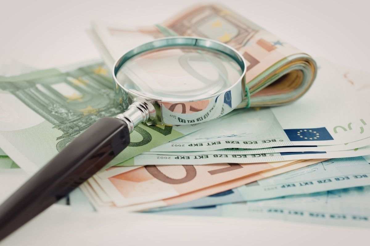 ¿Es legal tener dinero en efectivo en casa?