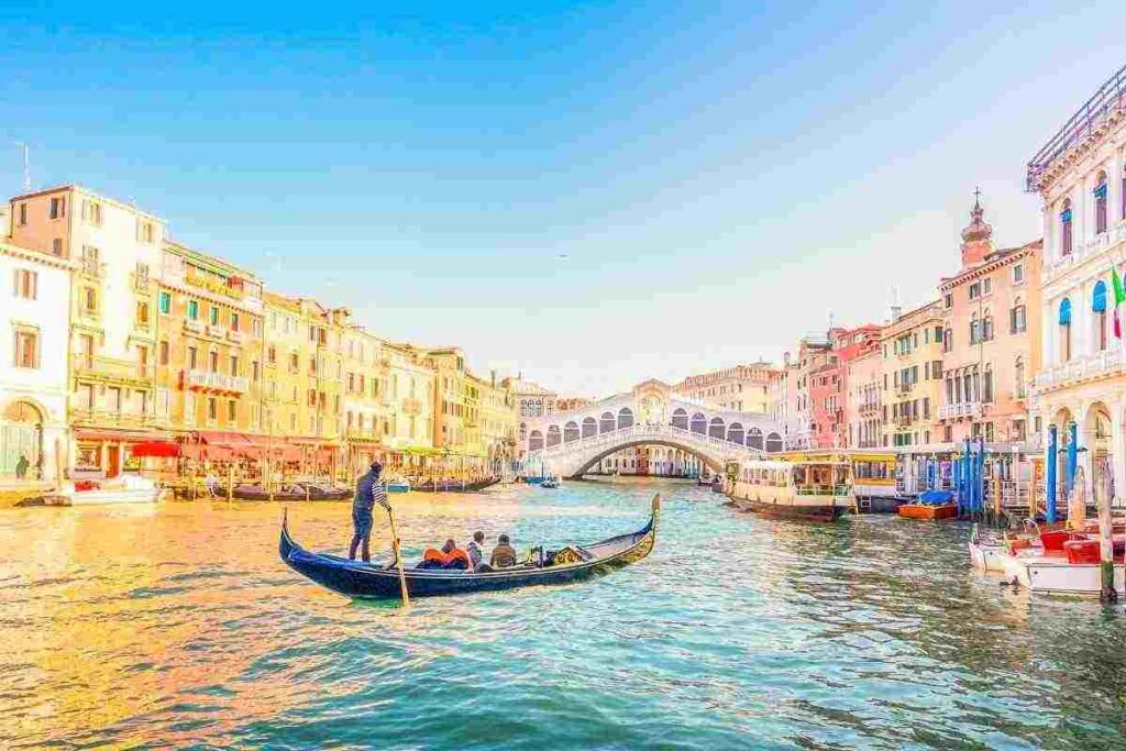 ¿Has visto alguna vez la Venecia española? Es igual y más económica