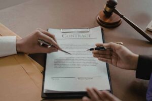 Lo que no te cuentan sobre pasar a contrato indefinido: el dato que sorprende a empresas y empleados