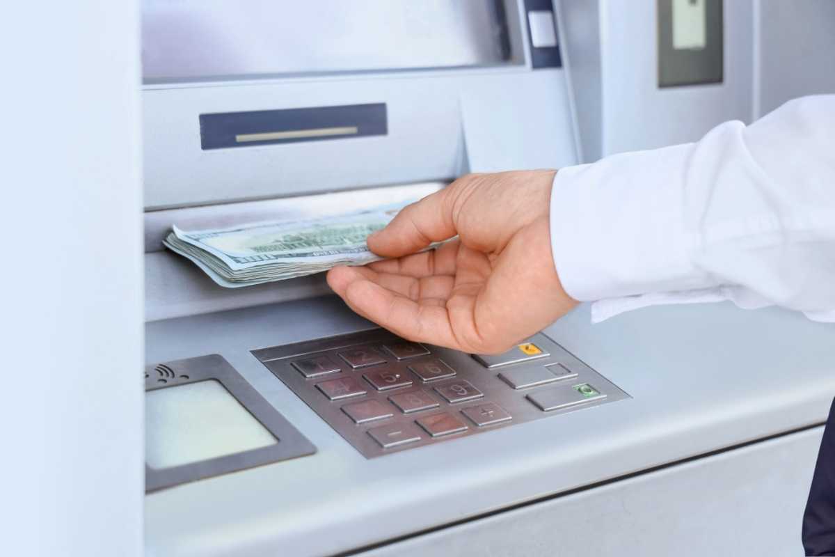 Recomendaciones de la Guardia Civil para sacar dinero del cajero con seguridad