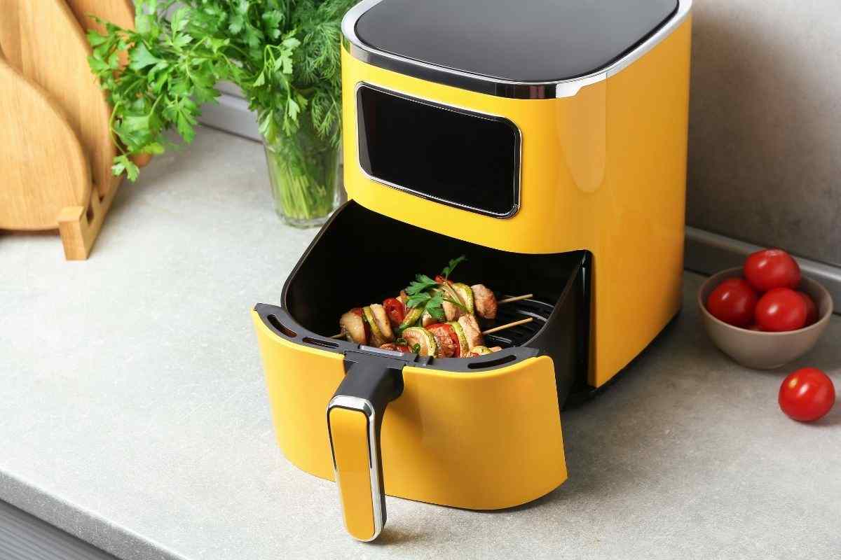 ¿Papel de horno en la airfryer? Por qué no es una buena idea aunque lo haga todo el mundo