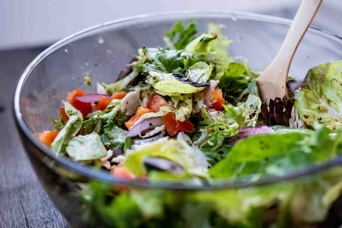 El truco sencillo para que la ensalada en bolsa dure mucho más tiempo en la nevera