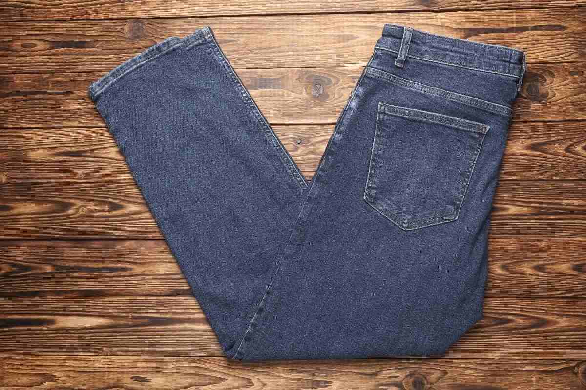 No tires tus jeans viejos: el truco casero que arrasa para absorber grasa y darles una segunda vida