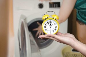 La hora que nadie te dice para poner la lavadora y pagar menos luz