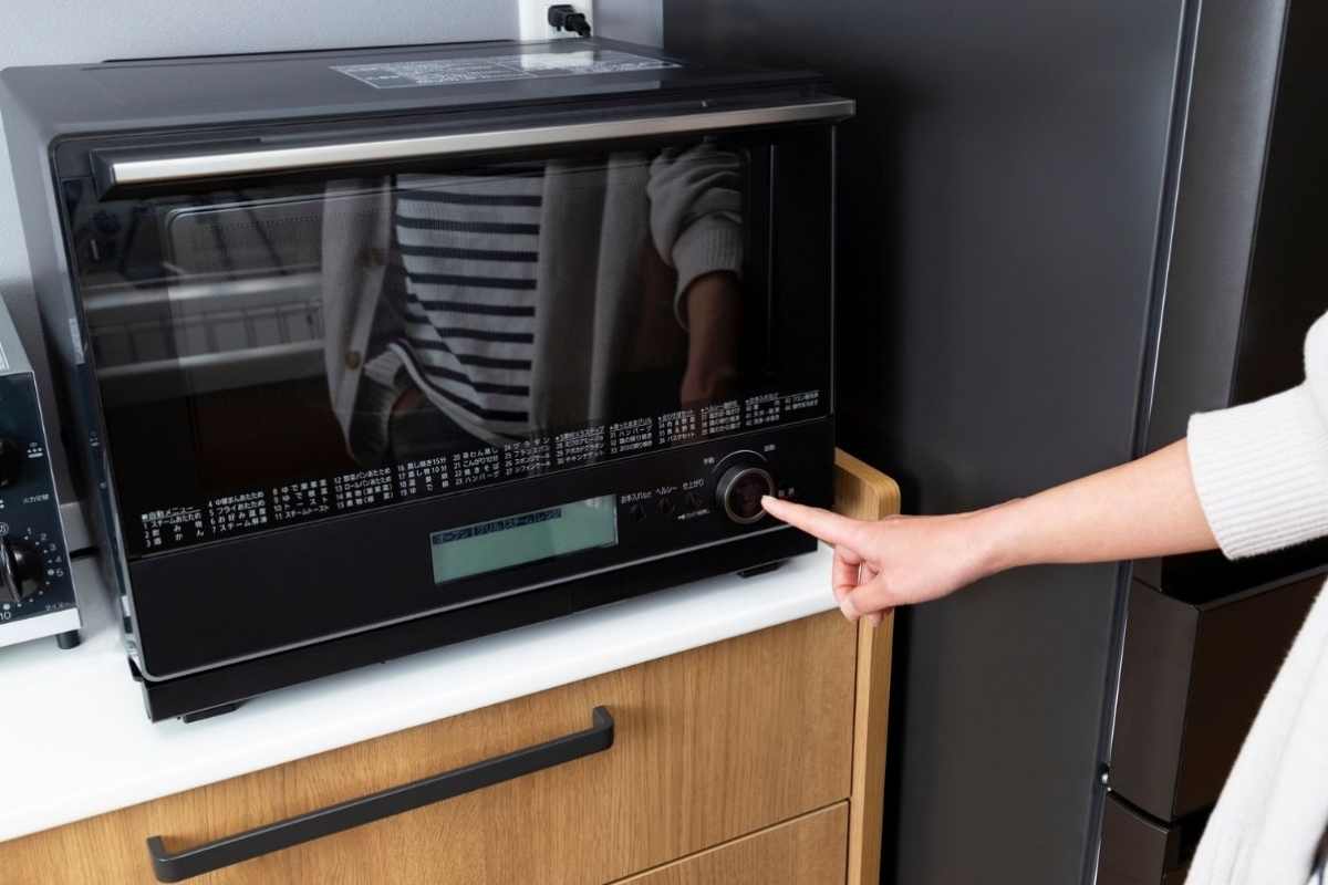 Di adiós al microondas: por qué deberías desconectarlo siempre según expertos
