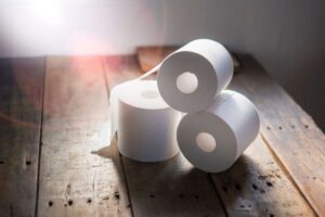 ¿Por qué los ricos gastan menos en papel higiénico?