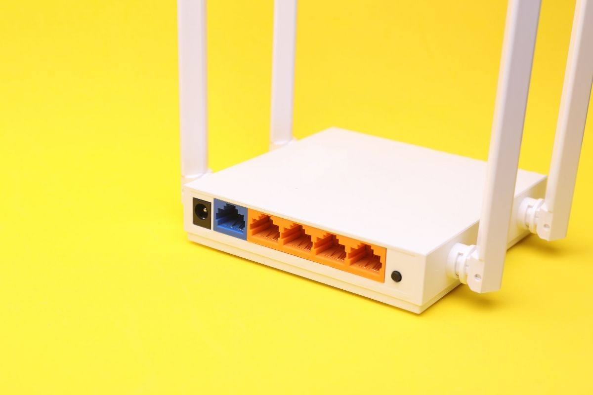 Por qué no debes colocar el router en el suelo