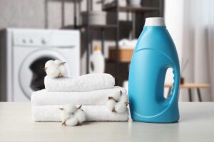 El truco definitivo para que la ropa huela increíble: cuándo poner el suavizante en la lavadora