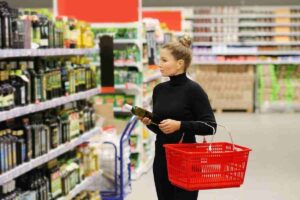 El truco de la “lista de la compra inversa” que te hace ahorrar dinero en el supermercado