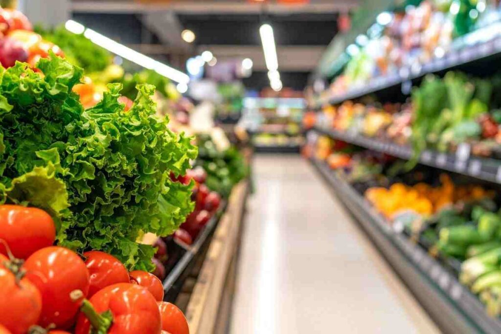 El secreto mejor guardado de los supermercados: por qué la fruta está en la entrada y el pan al fondo