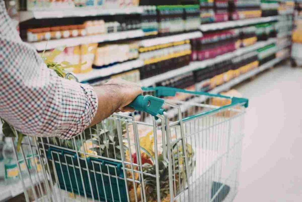 Por qué los supermercados cambian de lugar sus productos