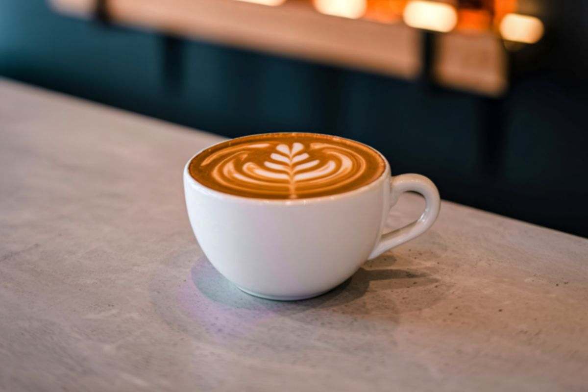 El curioso bar de Barcelona donde pagar un café depende del tiempo que te quedes en la terraza